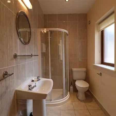 Kincora Harbour -ideal For Families Contractors Cheapest Price * Killaloe